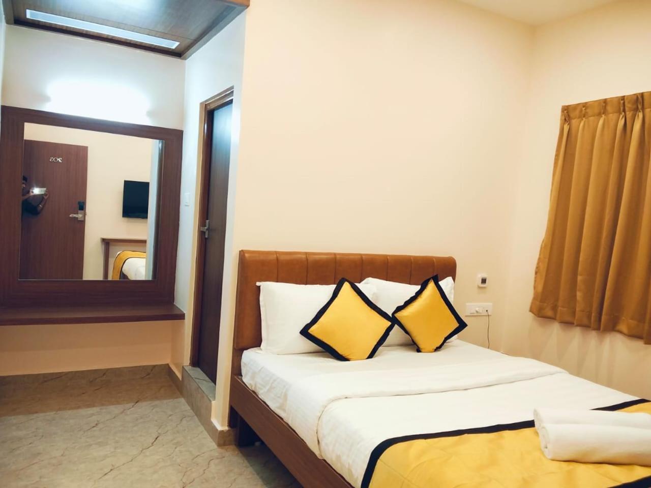 Uj Pallazzio - Business Class Luxury Hotel Tiruvannāmalai المظهر الخارجي الصورة
