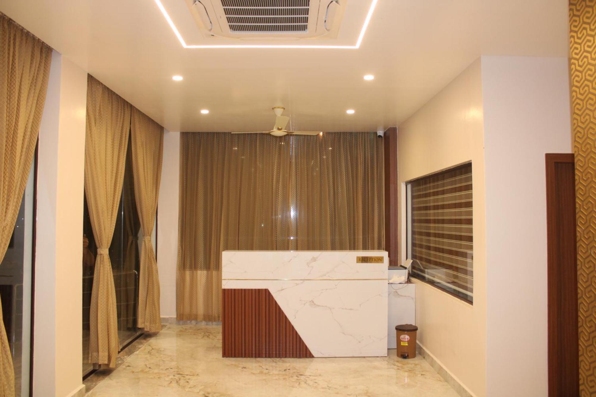 Uj Pallazzio - Business Class Luxury Hotel Tiruvannāmalai المظهر الخارجي الصورة