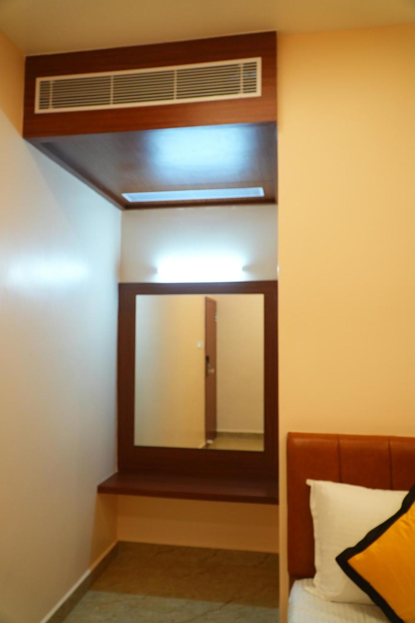 Uj Pallazzio - Business Class Luxury Hotel Tiruvannāmalai المظهر الخارجي الصورة